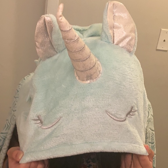 Unicorn wrap around blanket - Picture 4 of 4